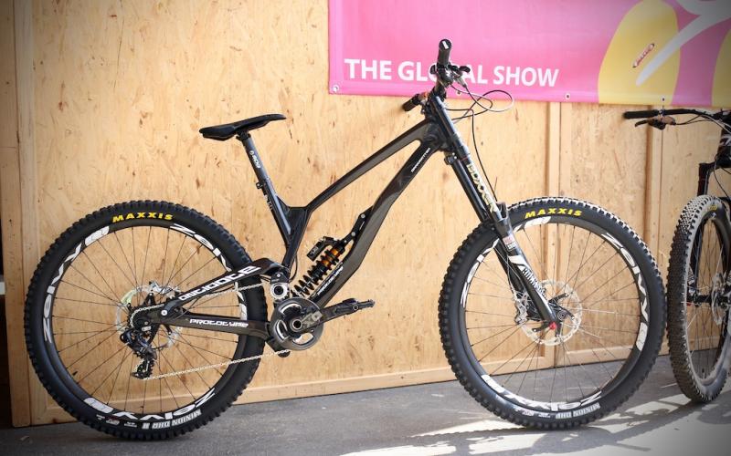 Antidote_Darkmatter_Carbon_DH_frame_-prototype2016.jpg