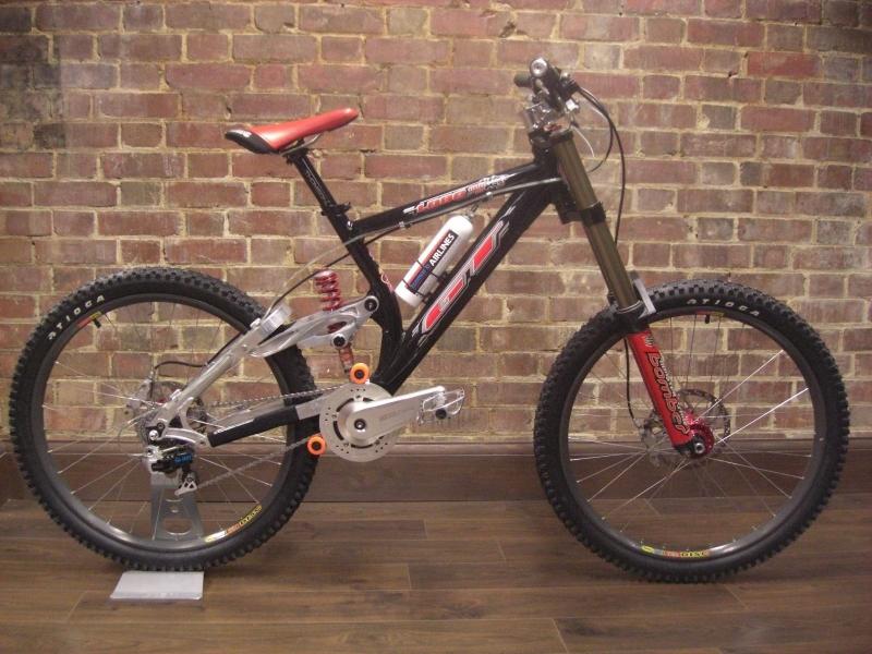 GT_Lobo_1000DH_with_Shimano_Airlines.jpg