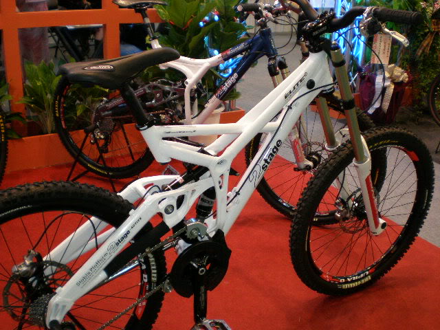 Whyte_2_shocks_bike.jpg