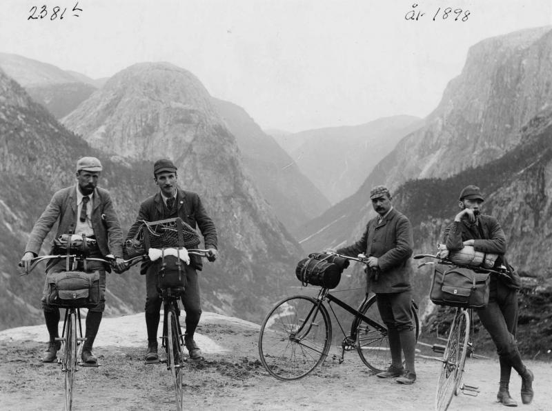 tH2Wqwg_9dEayz_biker_1898.jpg